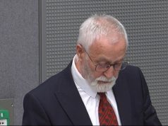 Me kollare me shqiponjë, Krasniqi para trupit gjykues: Nuk jam kriminel, por njeri që luftoi për liri (Video)