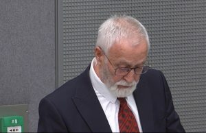 Me kollare me shqiponjë, Krasniqi para trupit gjykues: Nuk jam kriminel, por njeri që luftoi për liri (Video)