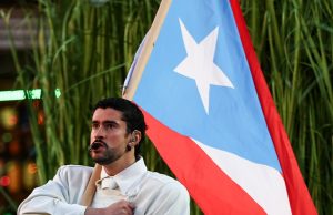 Super Bowl 2026 / Bad Bunny ndez skenën e Super Bowl me një spektakël latin, bashkë me Lady Gaga dhe Ricky Martin