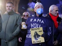 Live/ Nis protesta e PD! Berisha pritet me ovacione, marshim drejt Kryeministrisë