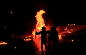 Balla reagon pas sulmit me molotov: Kush godet policinë, godet shtetin