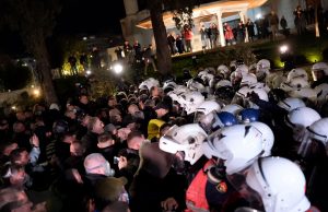 Ministri Gogu për protestën e opozitës: “Kilometri i fundit” i Shqipërisë drejt BE-së nuk bëhet me molotov, megafon e fishekzjarrë, as me dhunë, por me punë!