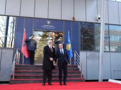 Tapet i kuq dhe gardë nderi për Ramën në Prishtinë, Kurti e pret me ceremoni shtetërore