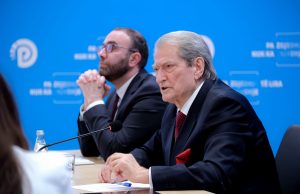 Berisha shpërthen ndaj Ramës: “Sillet si lopë e çmendur, kërkon të korruptojë gjykatësit kushtetues”