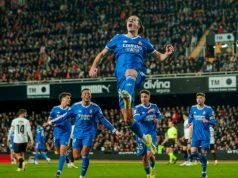 Madrilenët mposhtin 2-0 Valencian dhe mbeten vetëm një pikë pas katalanasve në garën për titull.