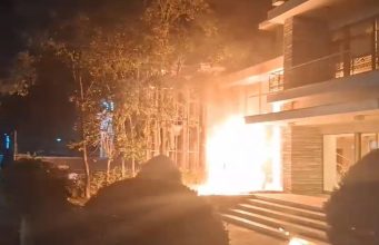 Vazhdon lëvizja guerrilase opozitare nëpër Tiranë