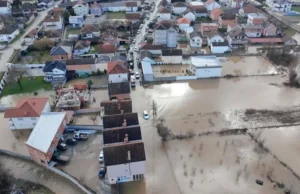 Përmbytje në Maqedoninë e Veriut, evakuohen qindra banorë – situata kritike në Kërçovë e Gostivar