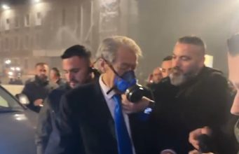 Berisha: Tirana në duart e kryengritësve paqësorë. Protestuesen e kanë gjuajtur me plumb gome! Flet demokratja: Më qëlluan nga tarraca