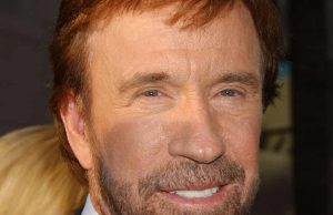 Ndahet nga jeta Chuck Norris, ikona e filmave aksion që u bë i dashur edhe për shqiptarët