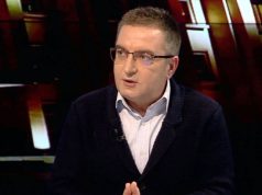 KUR EKRANI SHPËRBLEN INJORANCËN DHE SHOQËRIA E PRANON ATË SI SPEKTAKËL