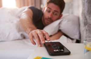 Studimi: të shkosh në punë para orës 10 të mëngjesit mund të jetë torturë për trurin dhe trupin