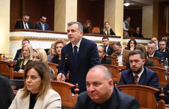 Balla reagon pas njoftimit të opozitës për bojkotin e seancës: Hedh poshtë pretendimet që seanca është thirrur në kundërshtim me Rregulloren