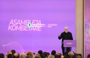 Rama riformaton qarqet: Balla merr Tiranën, largohen disa drejtues