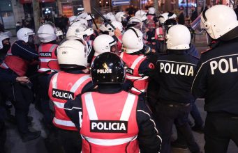 Policia e Shtetit: 6 efektivë të lënduar gjatë protestës së opozitës