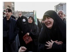 Iran i përçarë pas vdekjes së Khameneit: mes lotëve dhe festimeve