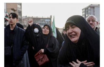 Iran i përçarë pas vdekjes së Khameneit: mes lotëve dhe festimeve