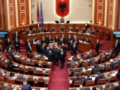 Kuvendi miraton ndryshimet në qeveri, opozita bllokon foltoren