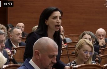 Degjeneron seanca/ Gazment Bardhi ofendon të gjitha gratë e PS, i quan “k…” Kushi: na kërko falje!