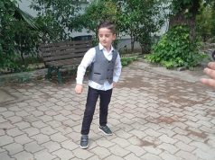 Një 11-vjeçar humb kontaktet me familjen në Tiranë, nëna bën denoncim në polici