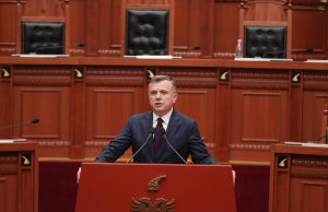 Balla i përgjigjet Blushit për akuzat ndaj diplomatit Ferit Hoxha: Sulmet ndaj ambasadorit janë personale