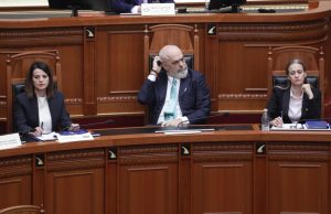 Përplasje në Kuvend për Ballukun, PS dhe PD lexojnë raportet për kërkesën e SPAK