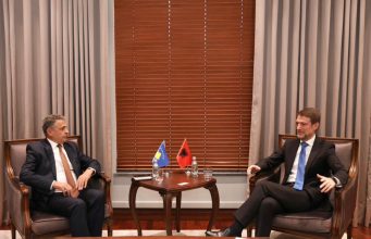 Kosova prioritet i politikës së jashtme/ Hoxha pret ambasadorin Durmishi, theksohet partneriteti strategjik