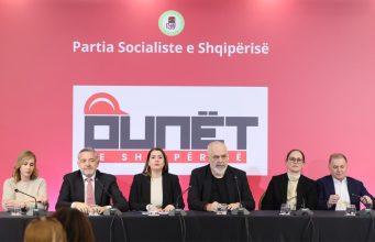 Rama: Rritje pagash e pensionesh. Kryeministri ka paraqitur prioritetet ekonomike dhe organizative të PS në Njësinë 2 në Tiranë.