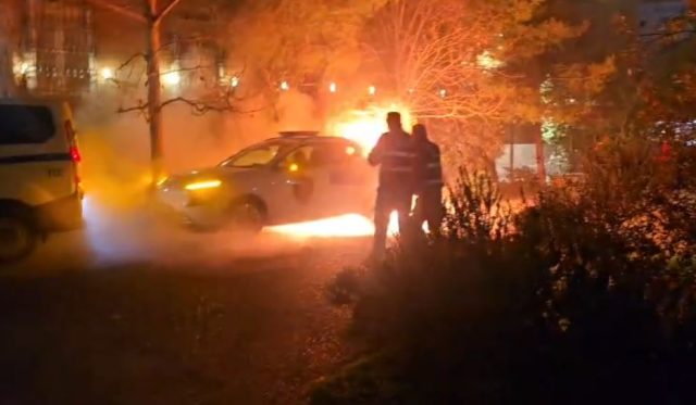 policia-flake-zjarr-protesta