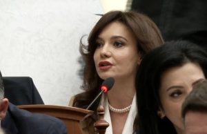 Elisa Spiropalit s’i del e keqja: Heshtja ime nuk është mungesë përgjigjeje