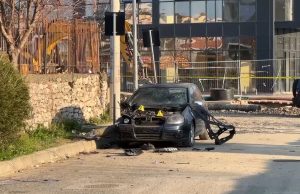 Eksploziv në makinën e një polici në Lezhë, shpërthimi shkakton vetëm dëme materiale