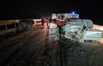 Aksident tragjik në Vlorë, 3 viktima pas përplasjes së makinave “kokë më kokë”