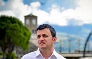 Analizat rrëzojnë pretendimet për HIV te Flamur Golemi, Bashkia flet për dezinformim