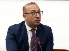 “Nuk pret më!” Korreshi s’i ndahet Evis Salës, shpërthen për spitalin e Lushnjes