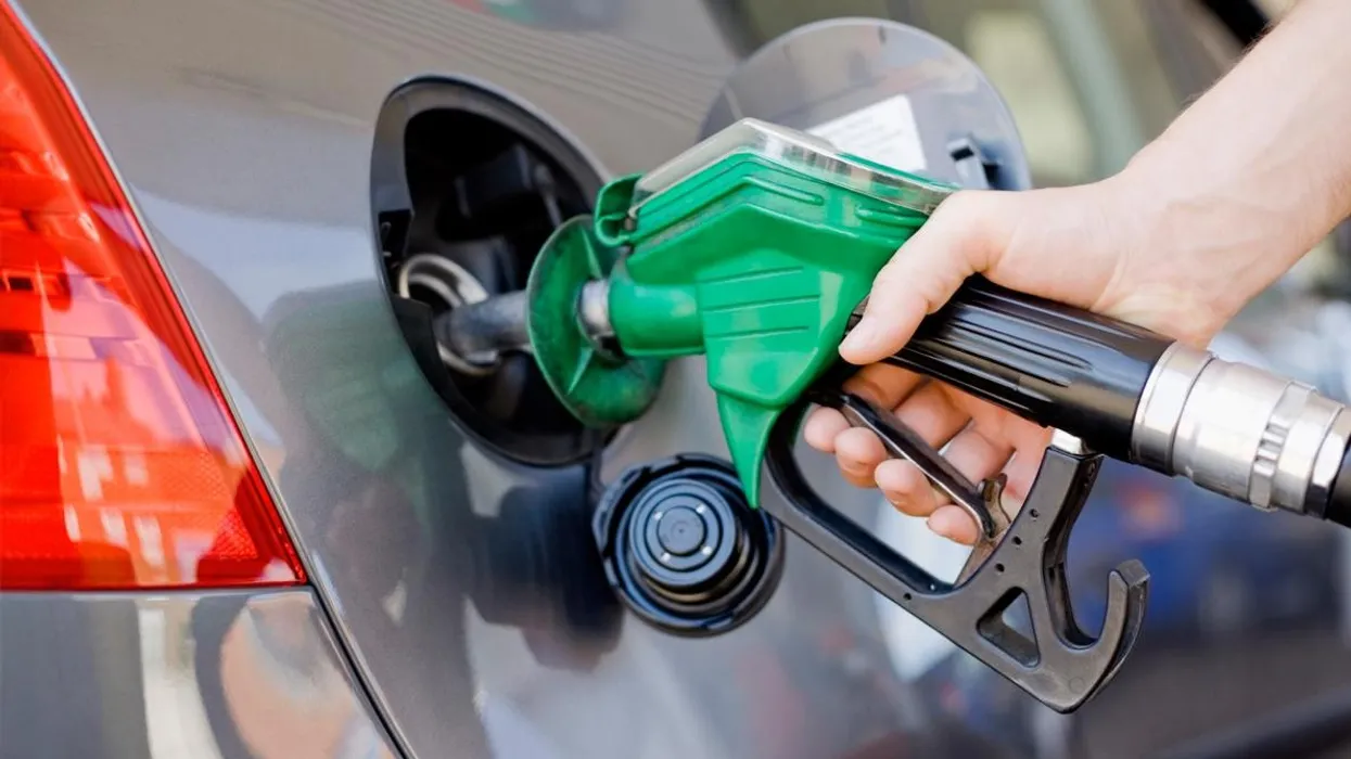 ulet-ndjeshem-benzina-ndryshon-edhe-nafta-bordi-vendos-cmimet-e-reja-ja-sa-do-te-kushtojne-nga-ora-16-00