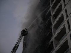 Bilanci i zjarrit, 6 të plagosur mes tyre edhe zjarrfikës. 30 apartamente të djegura