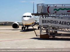 Kriza na vjen afër. Mbaron karburanti në aeroportin e vendit fqinjë. Avionët mbeten në pistë