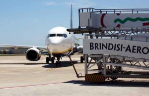 Kriza na vjen afër. Mbaron karburanti në aeroportin e vendit fqinjë. Avionët mbeten në pistë