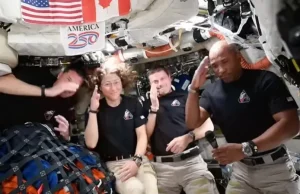 Astronautët e Artemis II nisen drejt Tokës pas udhëtimit më të largët në hapësirë (Video)