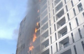 Katastrofike! Digjet pallati në Tiranë si të ishte kuti kartoni