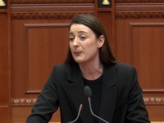 VIDEO/ “O bukurosh!” – “O ZeQIne!” Plas gallata në seancë…