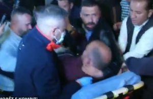 Tensione dhe përplasje, policia ndërhyn me ujë e gaz, raportohen të lënduar në radhët e PD (Video)