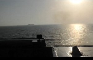 Video/SHBA nxjerr pamjet e sulmit në Hormuz kur sekuestron anijen iraniane, që mund ta mbajë si “plaçkë lufte”