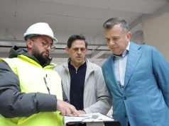 Balla inspekton punimet në gjimnazin e ri në Laknas. Së shpejti 800 nxënës do të kenë një shkollë të re me standarde europiane