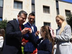 Dita e shenjtë Pashkës, Balla me familjen merr pjesë në pritjen e organizuar organizuar nga Arqipeshkvi Metropolit i Tiranë-Durrësit dhe Vëllazërinë Ungjillore