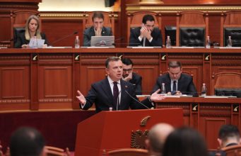 Balla “godet” opozitën: Zero vota për integrimin, debat publik më 14 maj