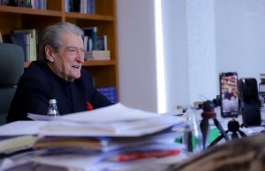 “2 kg domate për pensionistët”, Berisha akuza për çmimin e naftës