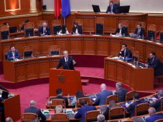 “Hiqni taksat e naftës!”/ Berisha shpërthen në Kuvend dhe sfidon qeverinë