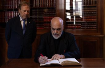 Saludos desde España/ Rama lajmërohet pas protestës së opozitës