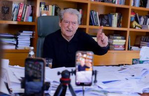 Sali Berisha paralajmëron ngujim te Kryeministria dhe padi ndaj policisë