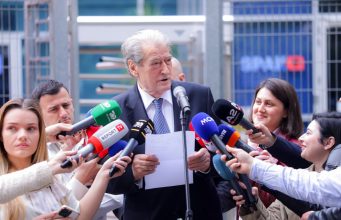 “MEGA-SKANDAL!” Berishës nuk i del e keqja me Dumanin: Apartamenti, lidhje familjare dhe “terrorizim” i të moshuarve